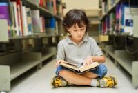 Dengan membaca bersama anak Anda setiap hari, biarkan mereka memilih buku mereka sendiri, menjadikan membaca menyenangkan dan interaktif.