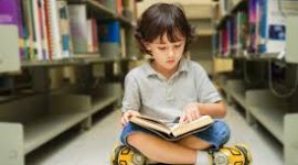 Dengan membaca bersama anak Anda setiap hari, biarkan mereka memilih buku mereka sendiri, menjadikan membaca menyenangkan dan interaktif.