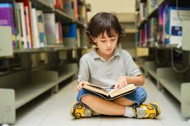 Dengan membaca bersama anak Anda setiap hari, biarkan mereka memilih buku mereka sendiri, menjadikan membaca menyenangkan dan interaktif.